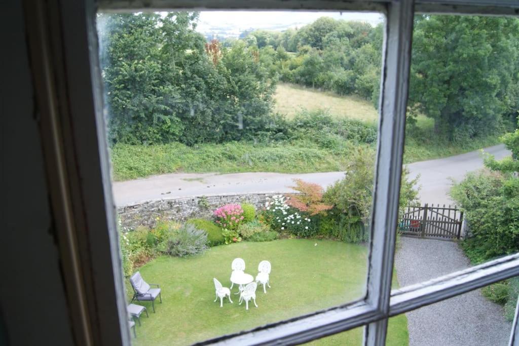 Top Floor At Cantref House 布雷肯 外观 照片